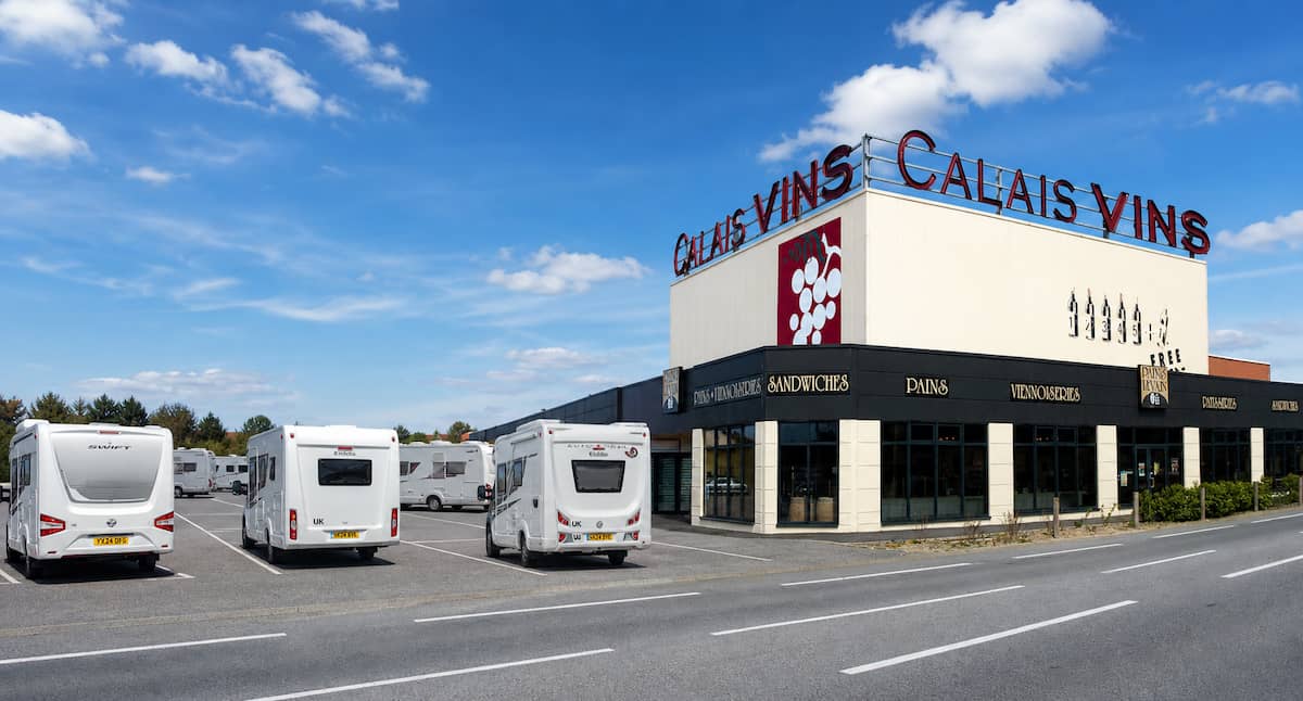 Free motorhome parking in Calais at Calais Vins with UK camper vans before ferry crossing